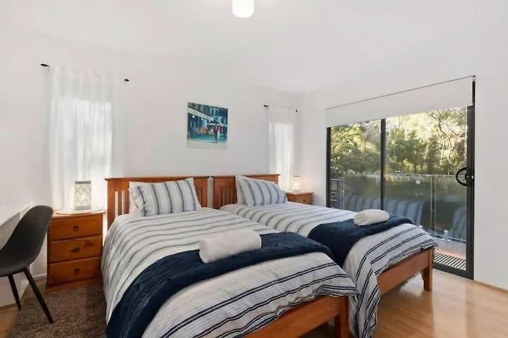 Treetops-Large Home 9Km To Cbd Sleeps 10 Хобарт